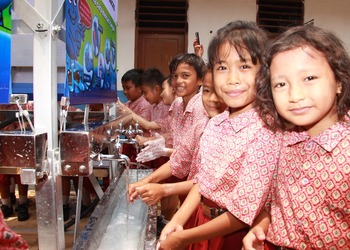 Starbucks Indonesia Celebrates Global Handwashing Day with Charity Activities