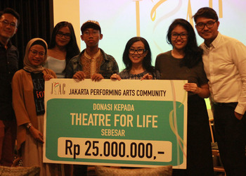 Jakarta Performing Arts Community Donates to Theatre for Life