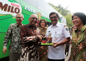 Nestlé Indonesia Grants City Tour Bus to TransJakarta