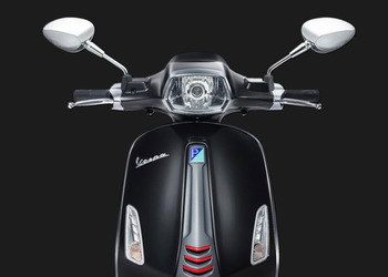 Vespa Sprint Carbon is Truly Dapper for Young Executive in Jakarta