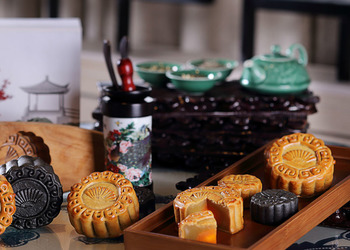 Leisure Time with Delectable High Tea and Moon Cake at These Hotels