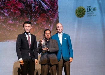 Indonesian artist Suvi Wahyudianto Wins UOB Painting of the Year 2018 for his representation of the Sampit Massacre  