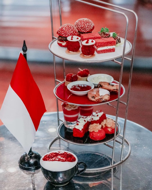 A picture of various cakes at Pullman Jakarta Central Park to celebrate Indonesia's 74th birthday.