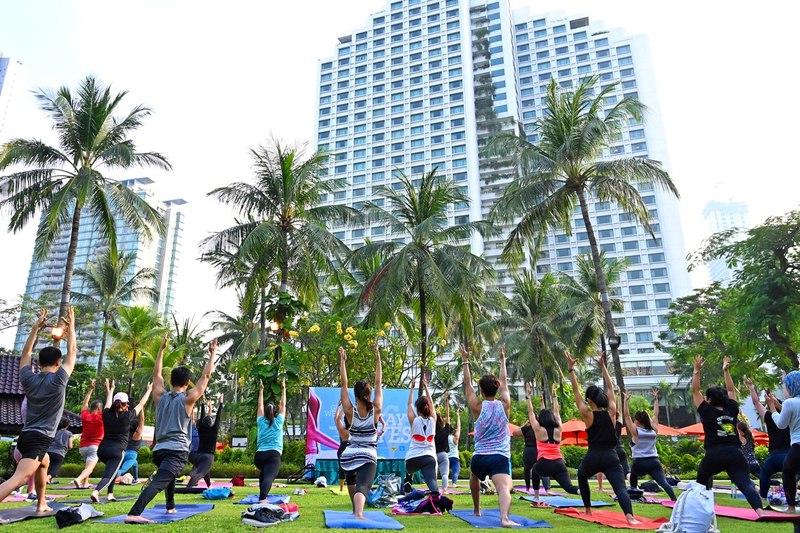 Jakarta’s Yoga Community Celebrates Global Wellness Day | NOW! JAKARTA