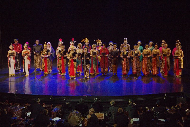Dancers performing Bedhaya dance