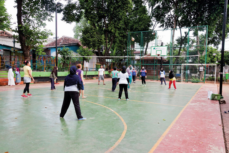 Mothers playing voleyball at Taman Sawo Family Park, South Jakarta.