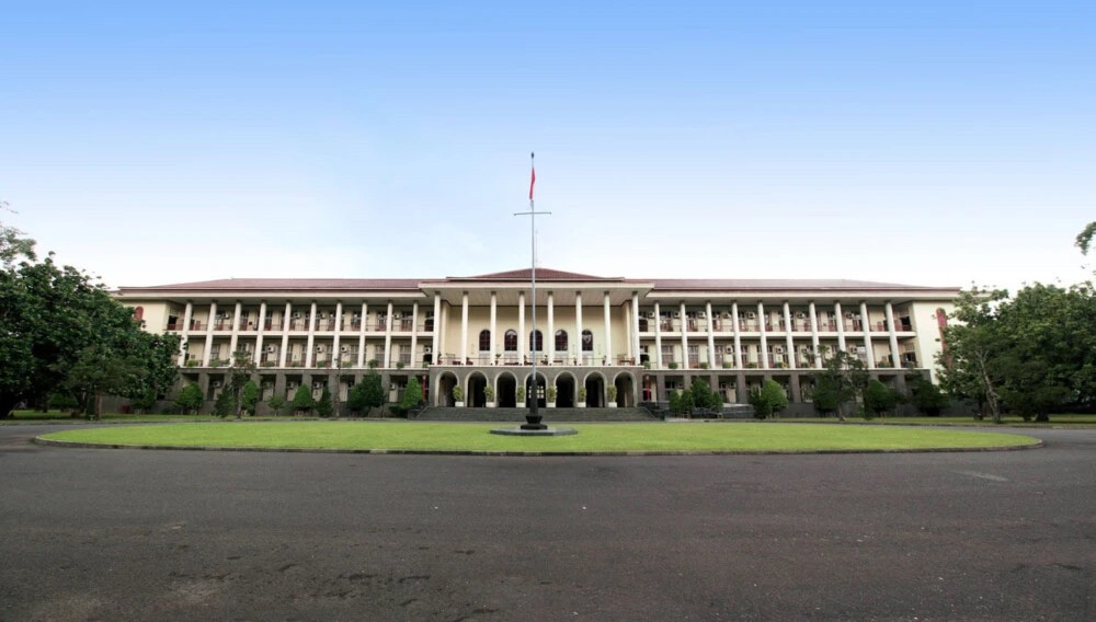 Universitas Gadjah Mada Yogyakarta S Historical Education Institution 